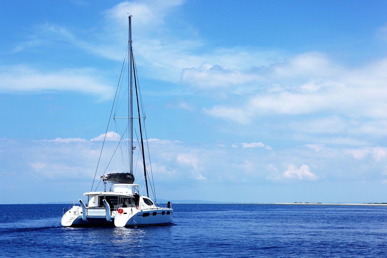 Segelyacht in eine Hafen in Nordzypern